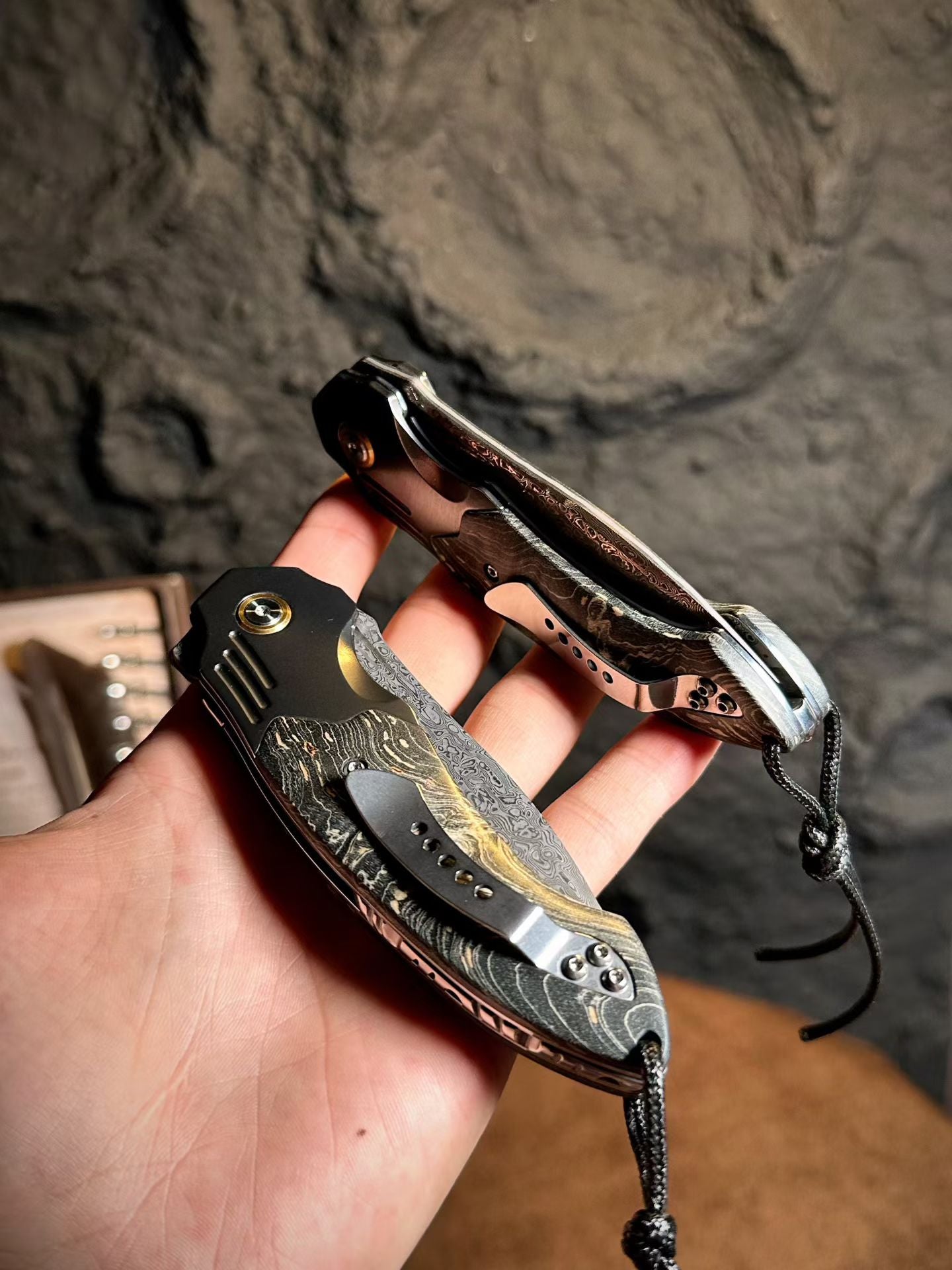 Cured Wood Handle Damascus Blade Outdoor Folding Knife