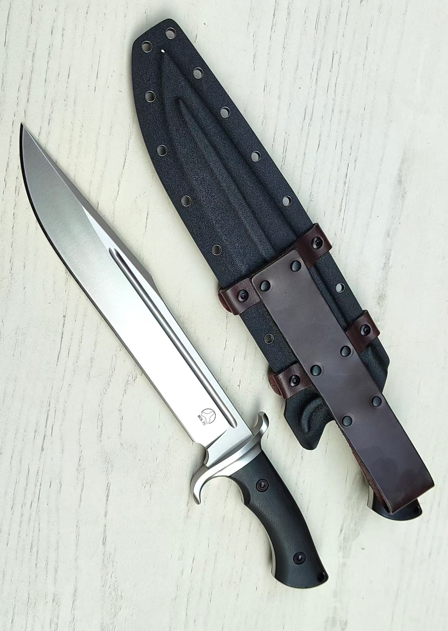 Bolte Black Bear IV A8 Steel G10 Handle Fixe Blade Bowie Knife