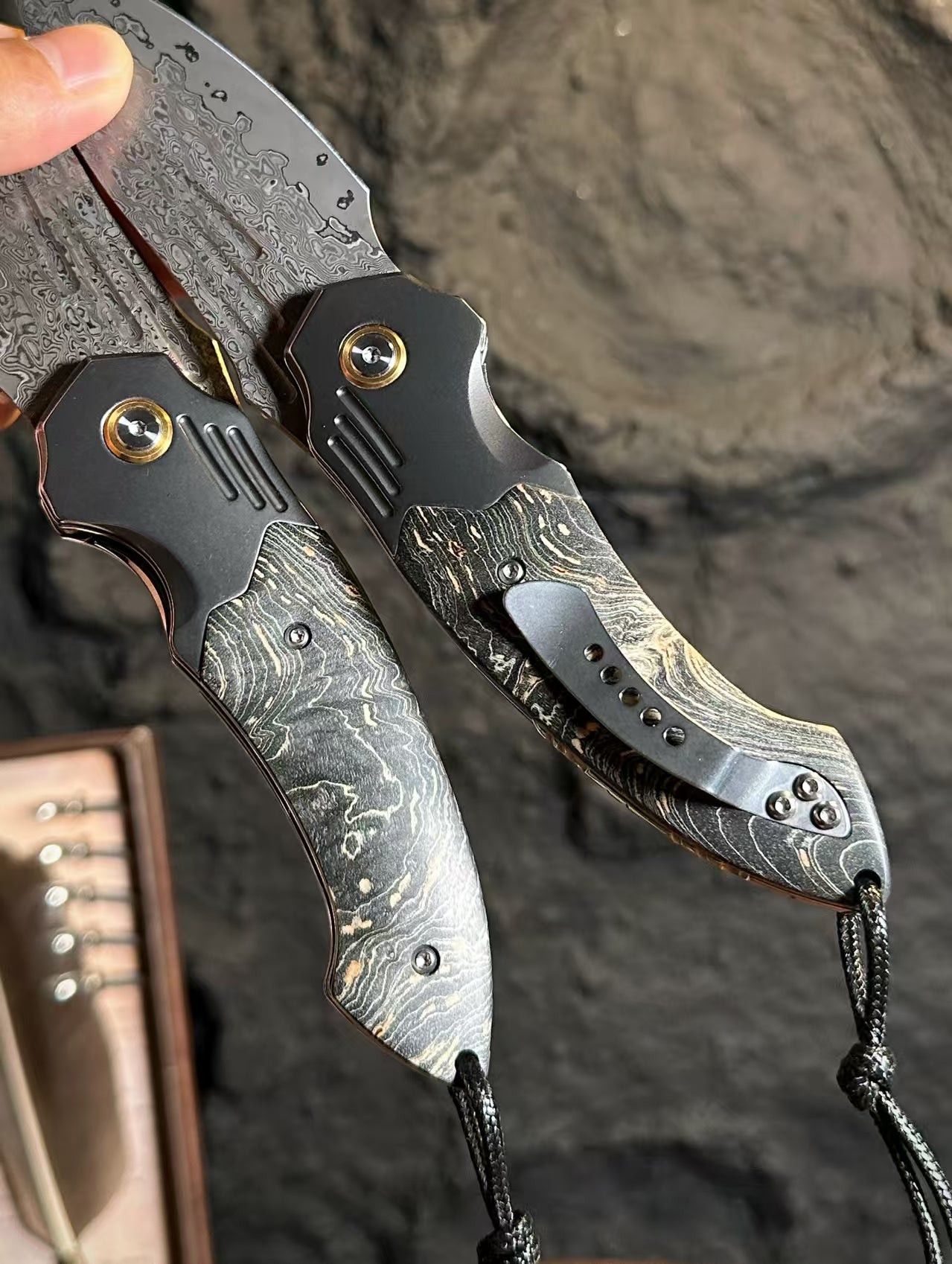 Cured Wood Handle Damascus Blade Outdoor Folding Knife